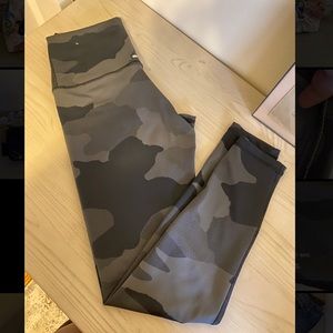 aerie camouflage MOVE leggings